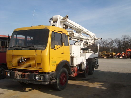 FAP R27/23 en el chasis Mercedes-Benz  1620 BD bomba de hormigón