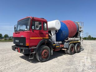 IVECO 330.30 camión hormigonera