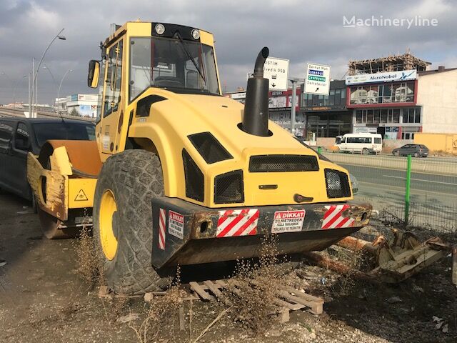 BOMAG BW213D-4 compactador de tierra