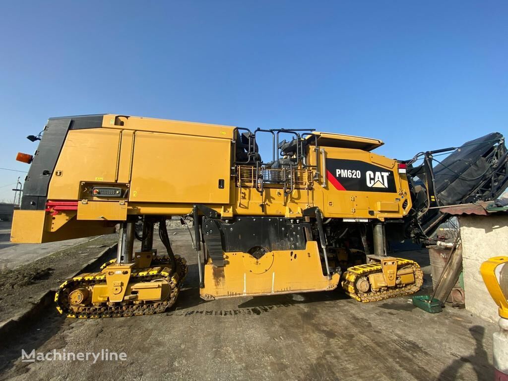 Caterpillar PM 620  extendedora de cadenas