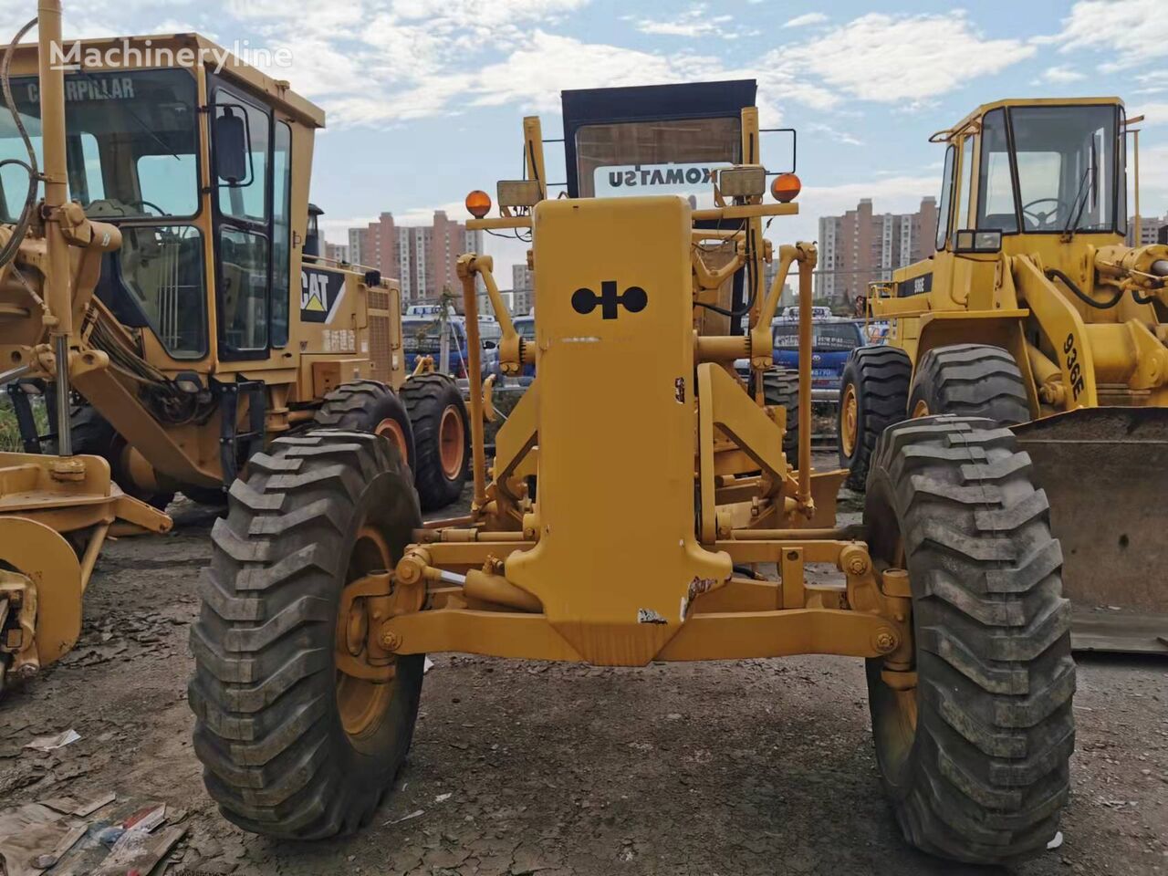 Komatsu GD825A motoniveladora